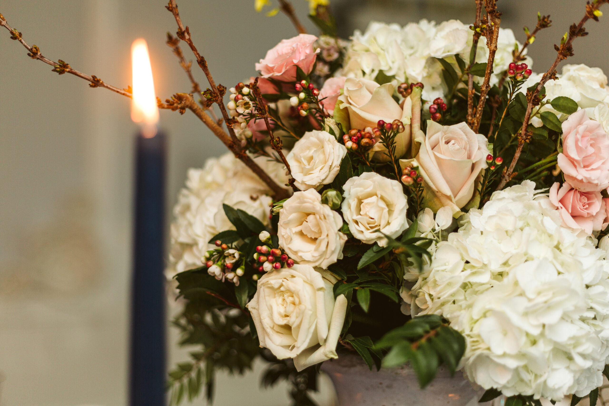 wedding flower centerpiece by seattle and snohomish wedding florist pollen in love