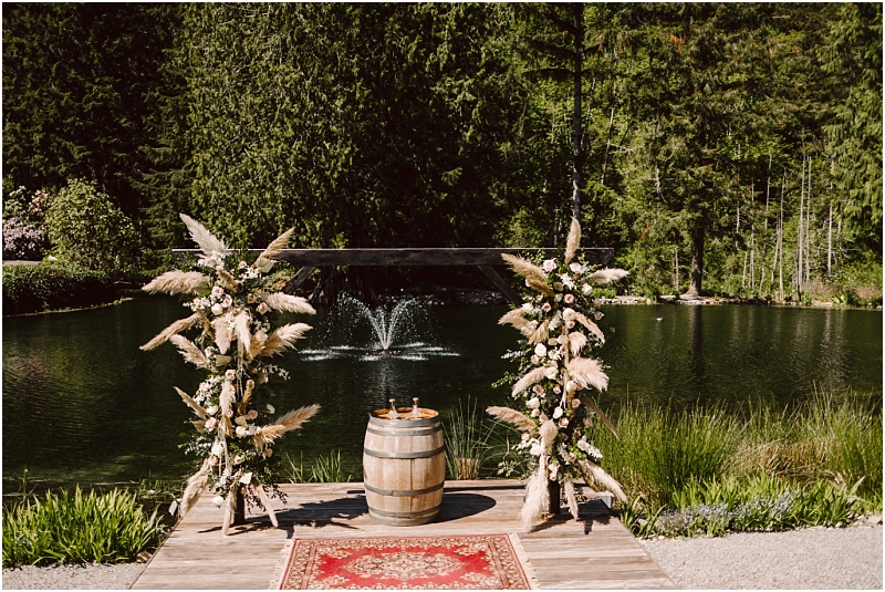 dried floral in your wedding heat plan