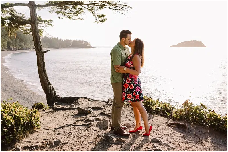 deception pass adventure engagement girl in short dress and guy in green shirt
