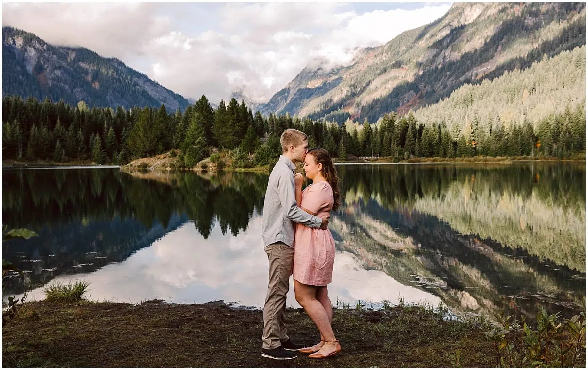 gold creek pond fall engagement session