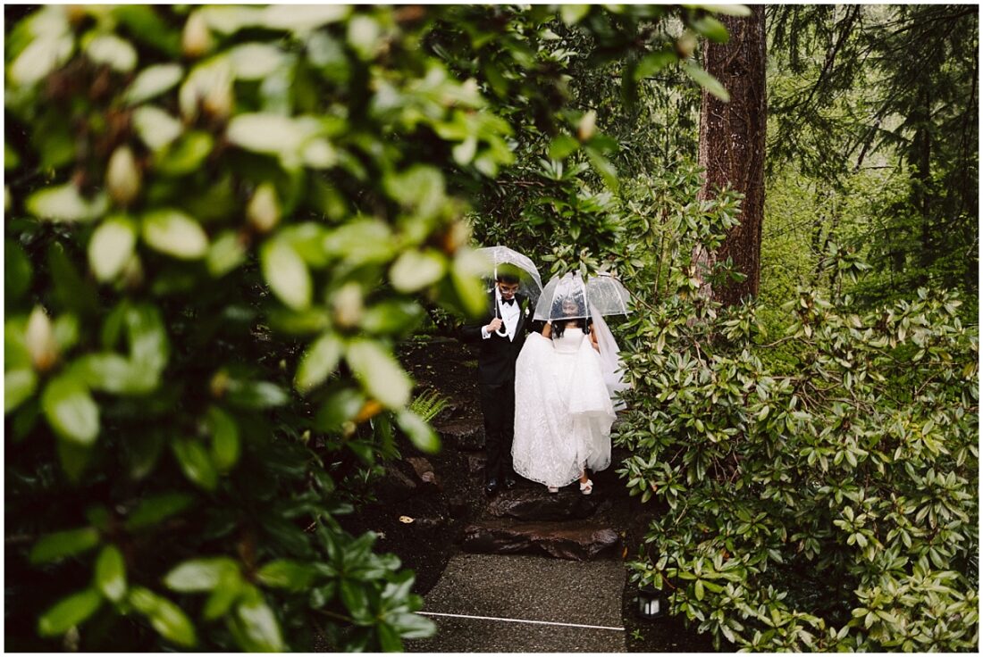 rainy wedding at gray bridge venue in sultan wa snohomish wedding venue bride and groom with umbrella
